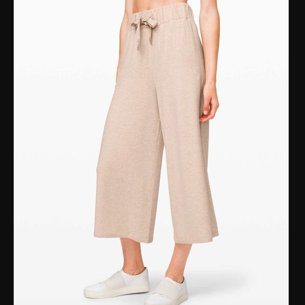 Lululemon Seek Stillness Mid Rise Crop Heathered Cashew Size 4